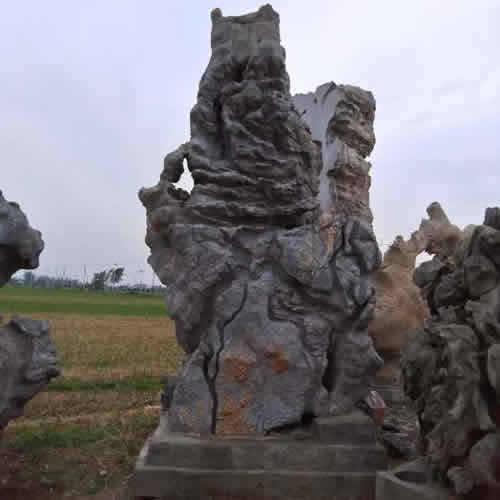 象形安徽園林石批發 009：高4米，寬3.2米，厚1米，4噸，12000元
